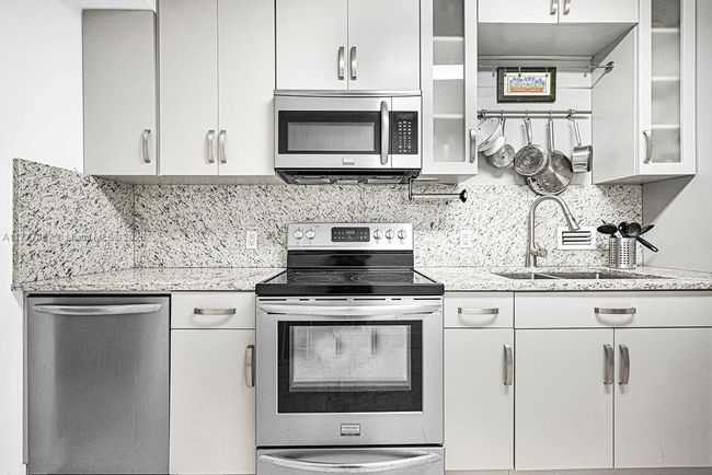 APT-1003 - 10185 Collins Ave, Condo with 1 bedrooms, 1 bathrooms and null parking in Bal Harbour FL | Image 30