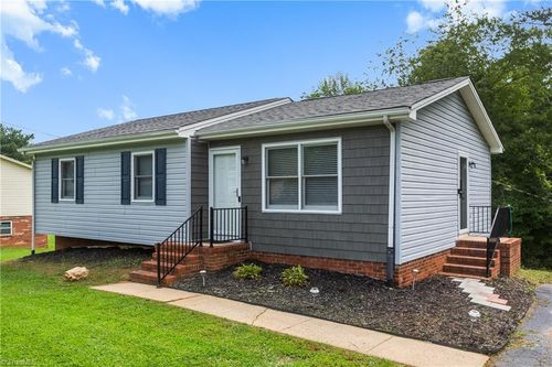 482 Maple Hollow Rd, Mount Airy, NC, 27030-9730 | Card Image