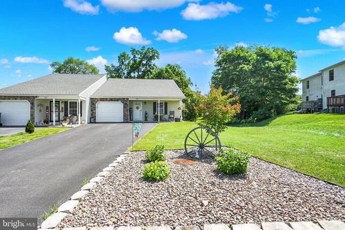 325 Pelham Ct, CARLISLE, PA, 17013-3100 | Card Image