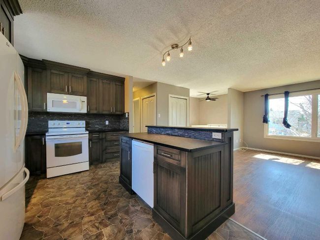 9406 81 Avenue, Home with 4 bedrooms, 2 bathrooms and 2 parking in Grande Prairie AB | Image 8