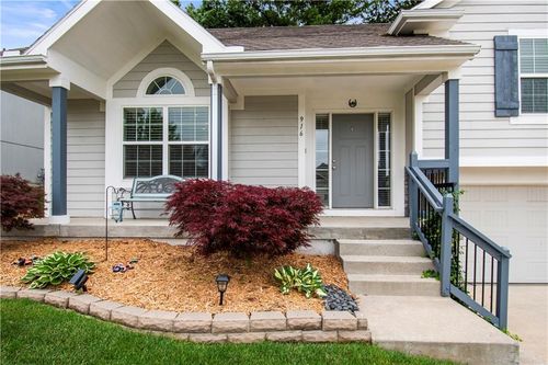 916 Se Forest Ridge Ct, Blue Springs, MO, 64014-5233 | Card Image