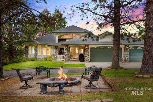 131 Par Dr, Cascade, ID, 83611-5103 | Card Image