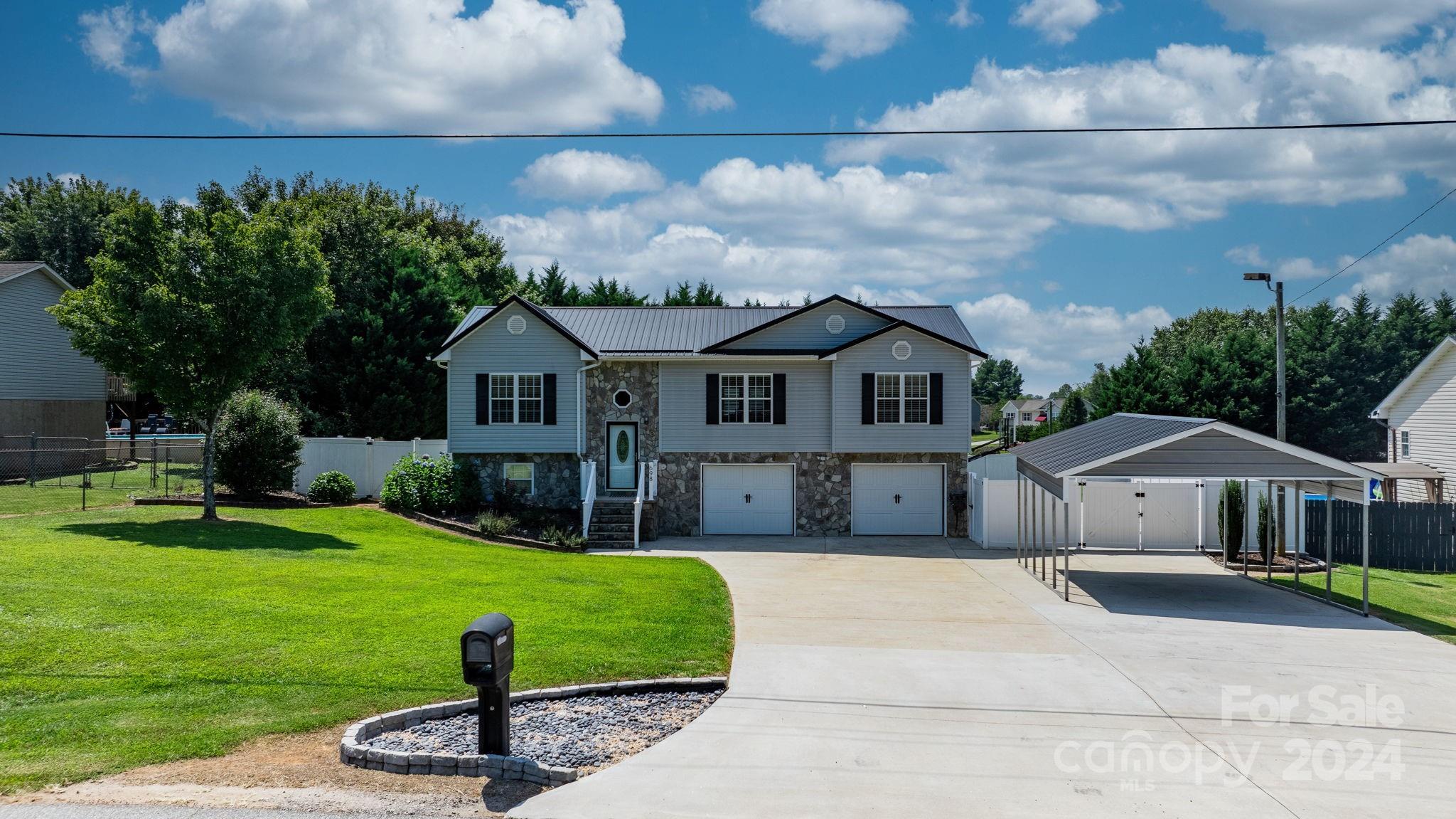 Pine Mountain Rd, Hudson, NC 28638