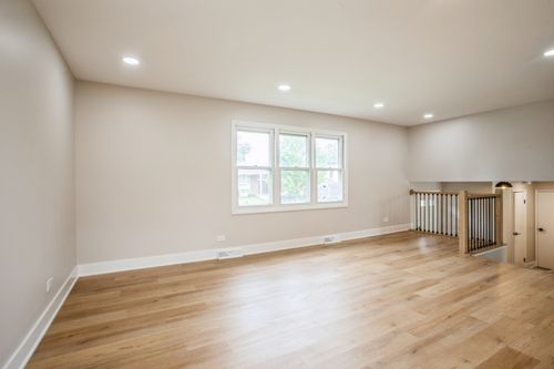 1401 Volkamer Trl, Elk Grove Village, IL, 60007-3144 | Card Image