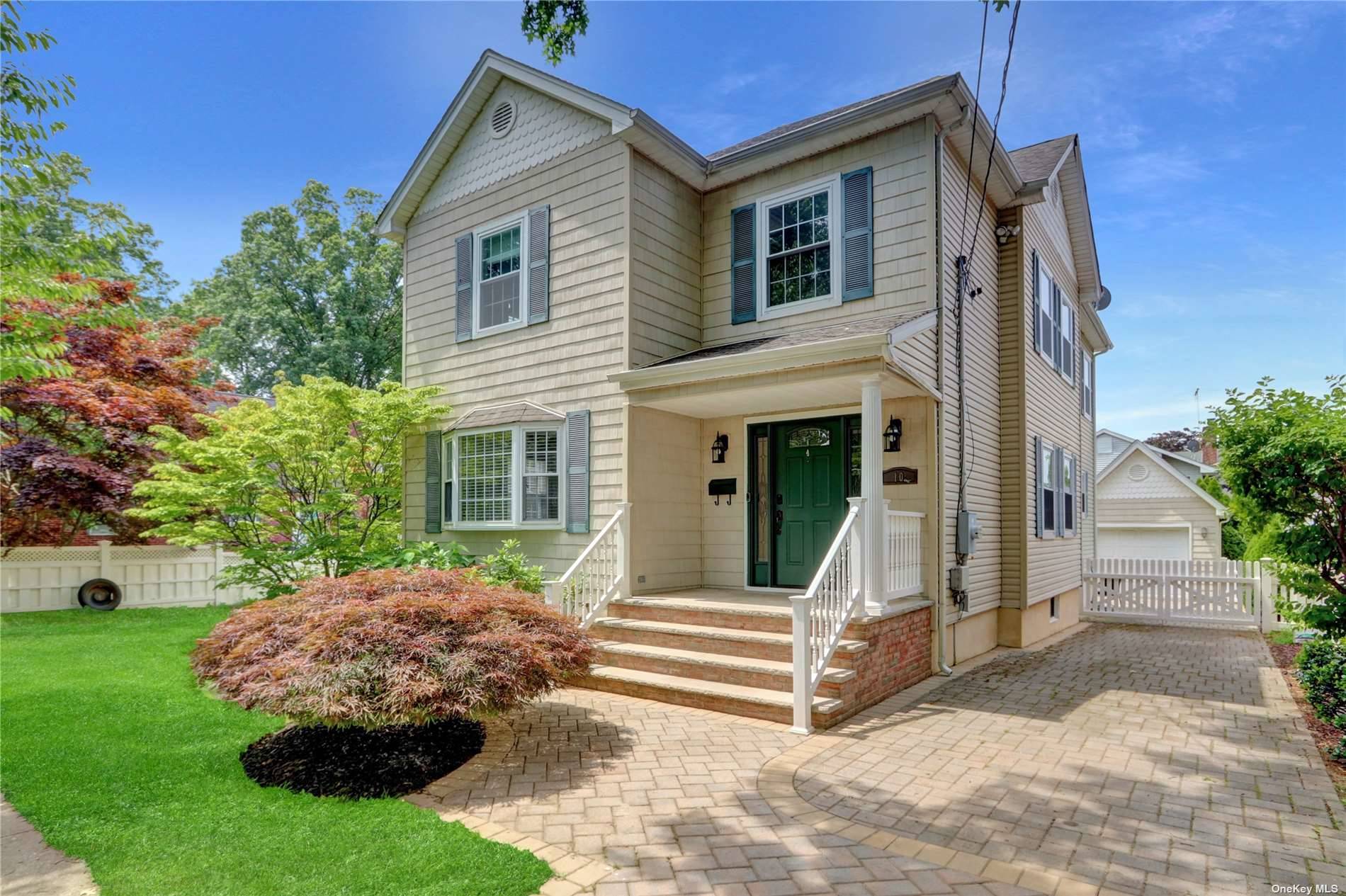 Rose Ave, Floral Park, NY 11001