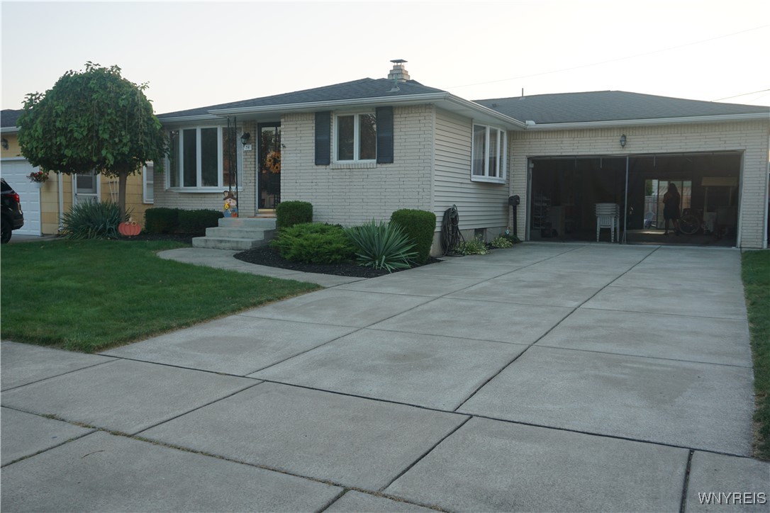 Cavalier Dr, Buffalo, NY 14227