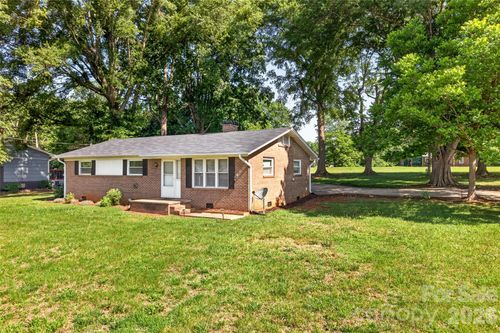 1771 24th Avenue Ct Ne, Hickory, NC, 28601-9652 | Card Image