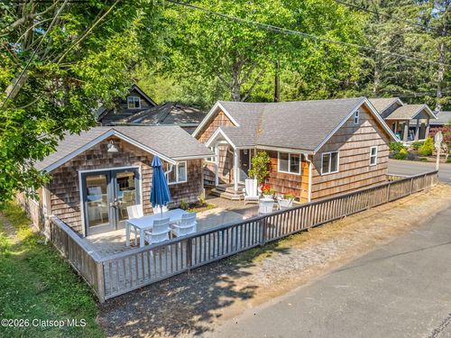 198 E Monroe Street, Cannon Beach, OR, 97110 | Card Image