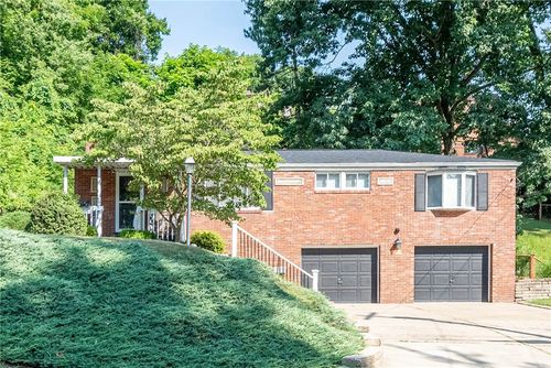 135 Winifred Dr, Pleasant Hills, PA, 15236-4523 | Card Image
