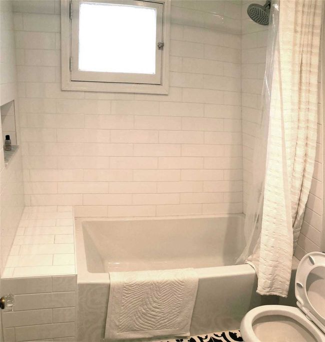 151 Cook St, House other with 2 bedrooms, 2 bathrooms and 3 parking in Barrie ON | Image 4