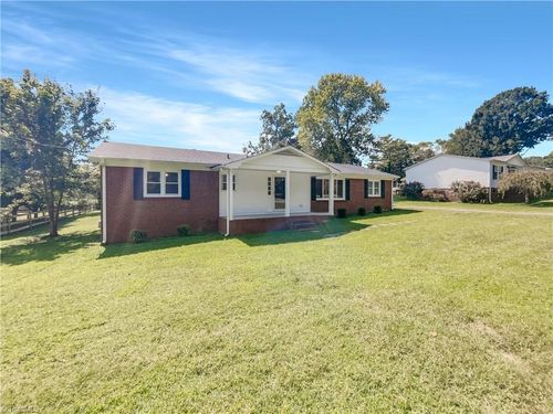 2030 Chesapeake Dr, Rural Hall, NC, 27045-9728 | Card Image