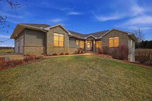 1618 27th St Nw, Austin, MN, 55912-6372 | Card Image
