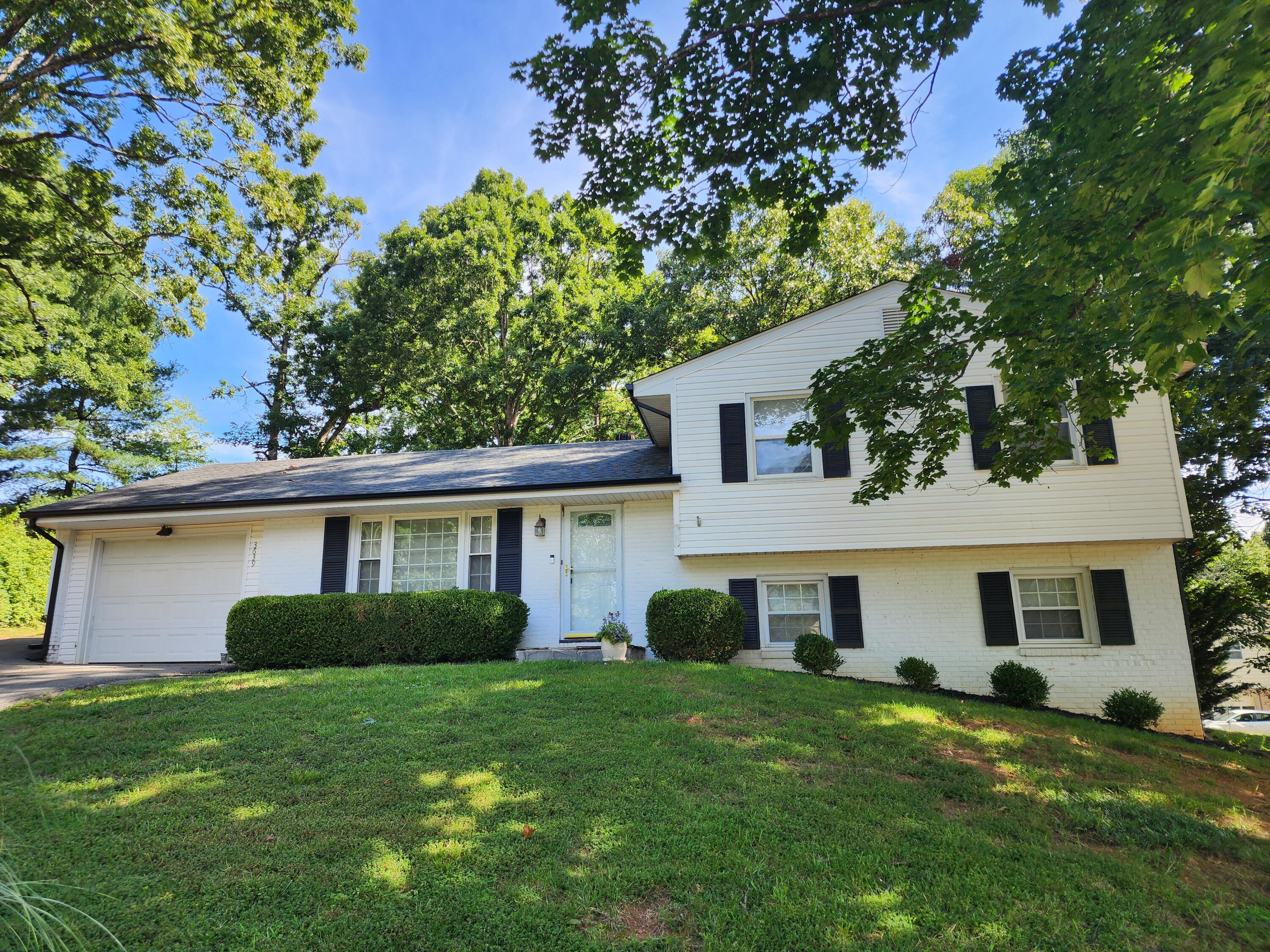 Barn Swallow Cir, Roanoke, VA 24018