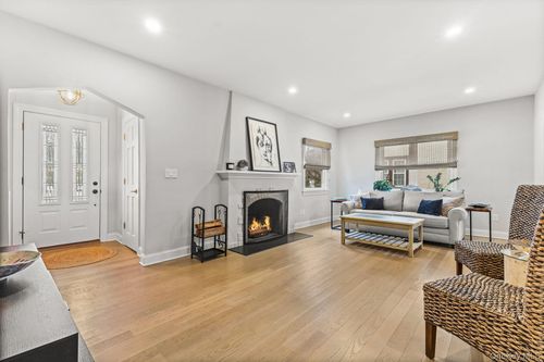 428 Chestnut Ave, Mamaroneck, NY, 10543-1305 | Card Image