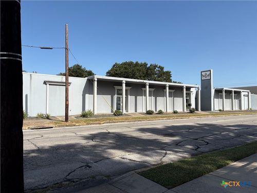 412 N Main St, Victoria, TX, 77901-6565 | Card Image