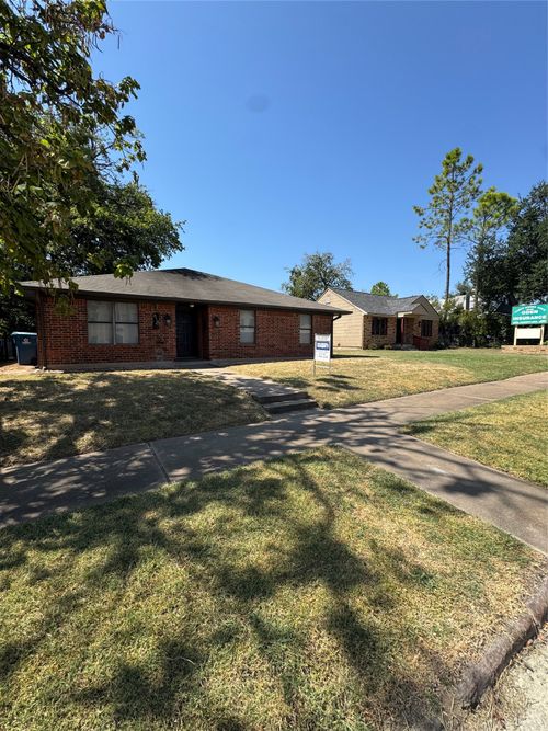 614 W Woodard St, Denison, TX, 75020-3214 | Card Image