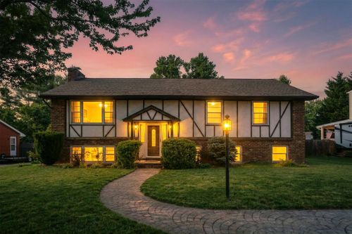 109 Country Lodge Rd, Waynesboro, VA, 22980-3205 | Card Image
