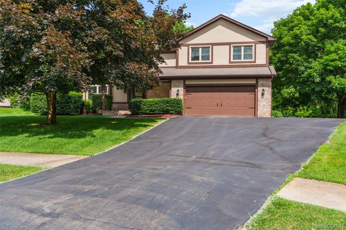 2206 Estates Dr, Highland, MI, 48357-4954 | Card Image