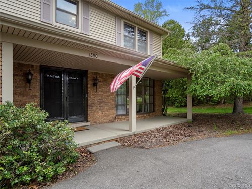 1890 Ludgate Ln, Rochester Hills, MI, 48309-2964 | Card Image