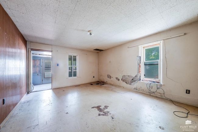402 1 St St, House other with 4 bedrooms, 2 bathrooms and null parking in Saint George KS | Image 6