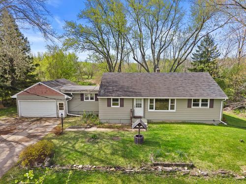 N40W26975 Capitol Drive, Pewaukee, WI, 53072 | Card Image