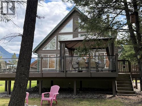 7505 Pine Cone Lane, Radium Hot Springs, BC, V0A1M0 | Card Image