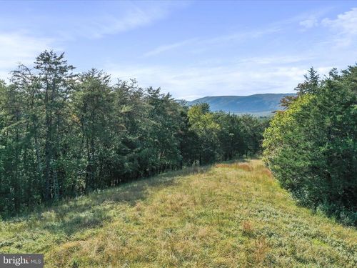 574 Mountain Slope Ln, Fort Valley, VA, 22652-2313 | Card Image