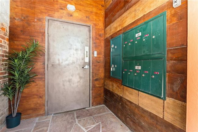 Entrance to property | Image 18