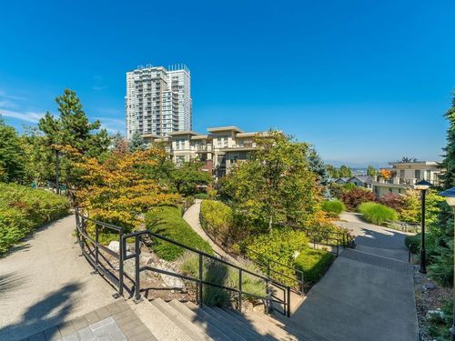 307-285 Ross Dr, New Westminster, BC, V3L0B9 | Card Image
