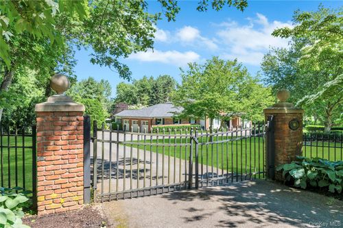 110 Linden Ln, Glen Head, NY, 11545-2710 | Card Image