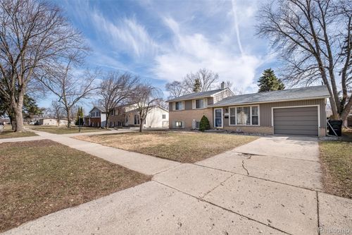 39856 Parklawn Dr, Sterling Heights, MI, 48313-4608 | Card Image