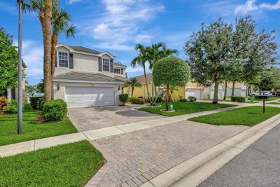 215 Berenger Walk, House other with 5 bedrooms, 3 bathrooms and null parking in Royal Palm Beach FL | Image 2