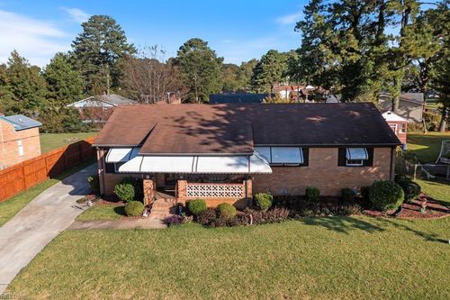 902 Robinson Rd, Portsmouth, VA, 23701-4017 | Card Image