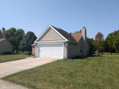 6824 Waterstone Drive, House other with 3 bedrooms, 2 bathrooms and null parking in Indianapolis IN | Image 2