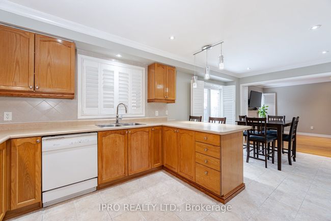 19 Citronella Lane, House other with 6 bedrooms, 4 bathrooms and 4 parking in Brampton ON | Image 11