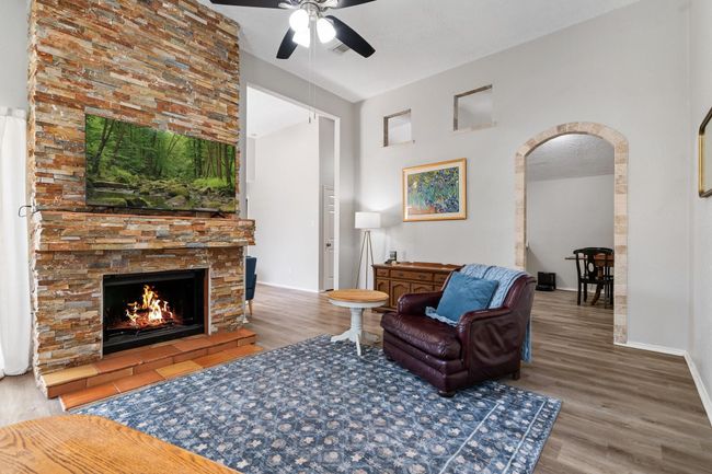 31311 N Head Dr, House other with 3 bedrooms, 2 bathrooms and 2 parking in Spring TX | Image 6