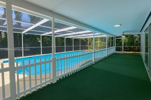 535 Ne 158th St, Miami, FL, 33162-5120 | Card Image