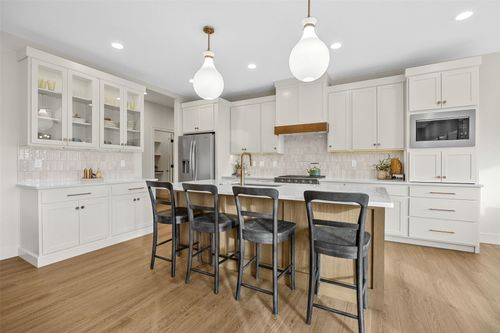 970 17th Ave Sw, Mount Vernon, IA, 52314-9201 | Card Image