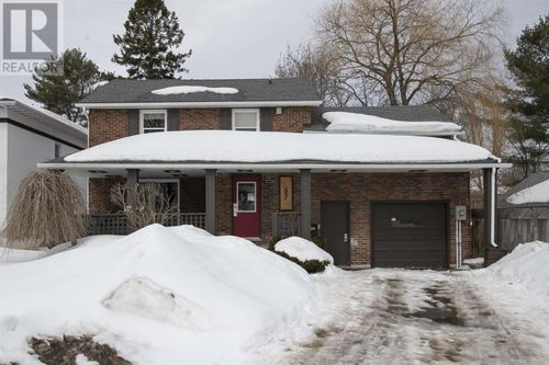 67 Riverview Ave, Sault Ste. Marie, ON, P6A3X8 | Card Image