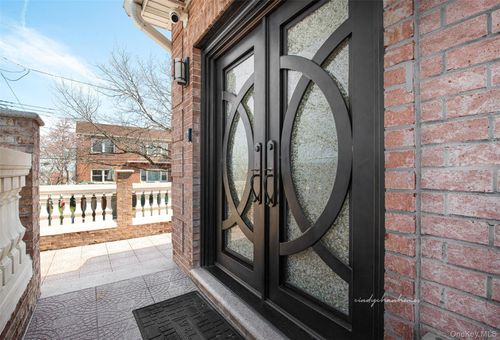 8318 58th Ave, Middle Village, NY, 11379-5452 | Card Image