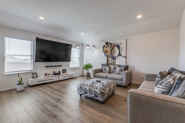 Living room featuring baseboards, light wood-style flooring, and recessed lighting | Image 8