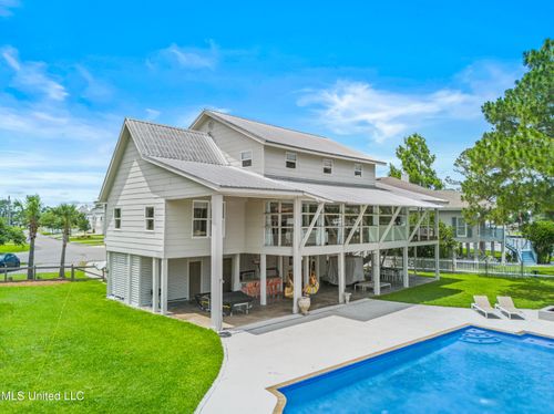 18 Golf View Dr, Pass Christian, MS, 39571-2007 | Card Image