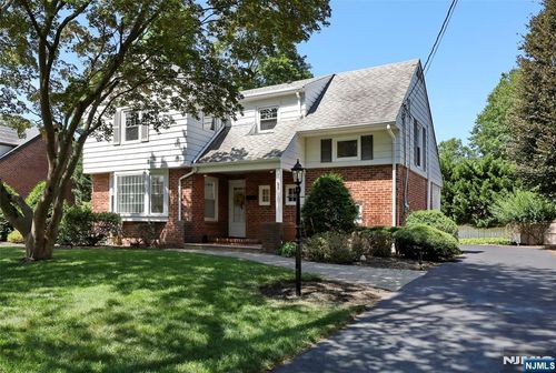 55 Forest Rd, Demarest, NJ, 07627-1206 | Card Image