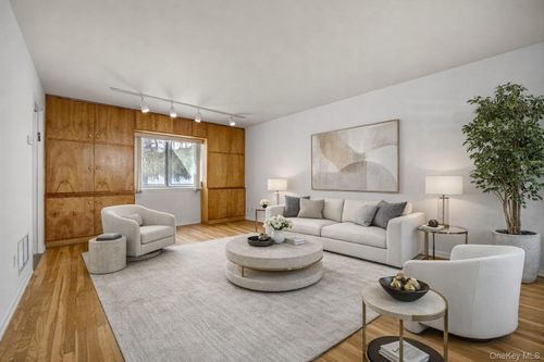 23 Madison Ave, Jericho, NY, 11753-1443 | Card Image