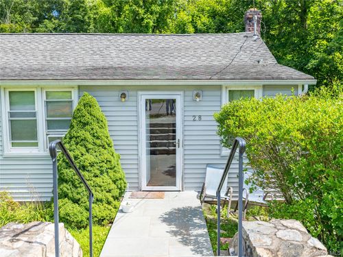 28 Brewster Dr, Carmel, NY, 10512-6405 | Card Image