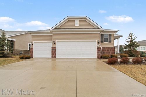 27134 Manistee Ln, Flat Rock, MI, 48134-8310 | Card Image