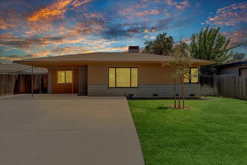 1807 N 11th Ave, Hanford, CA, 93230-2003 | Card Image