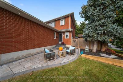 33 Deerpark Cres, House other with 3 bedrooms, 3 bathrooms and 7 parking in Brampton ON | Image 3