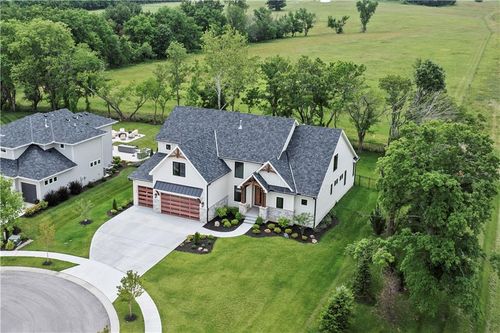 17029 Lucille St, Overland Park, KS, 66221-7911 | Card Image