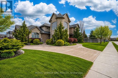 8479 Forestview Blvd, Niagara Falls, ON, L2H0B2 | Card Image